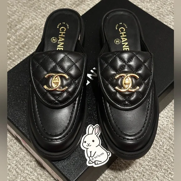 Chanel Shoes Loafers Black Quilted 25C Turnlock Mules Slides 37.5C EU NIB - Picture 6 of 11